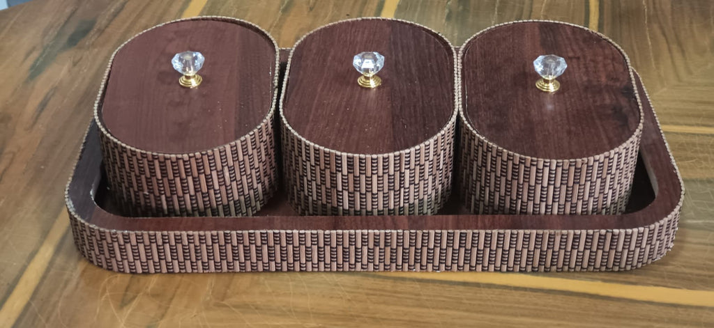 ‎3-in-1 wooden serving set. Elegant tray with crystal lid jars for your guests.
