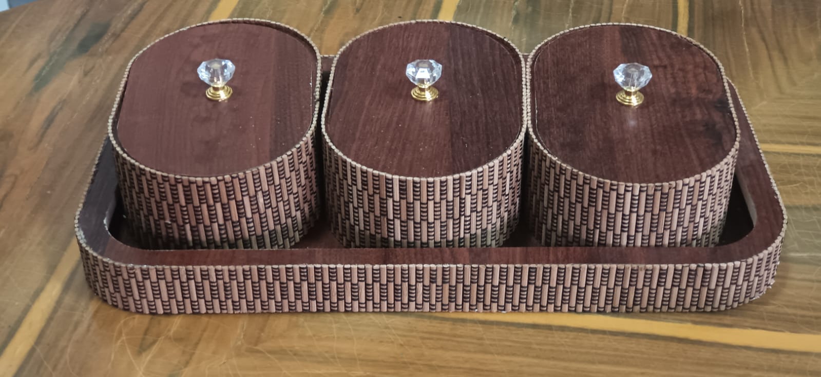 ‎3-in-1 wooden serving set. Elegant tray with crystal lid jars for your guests.