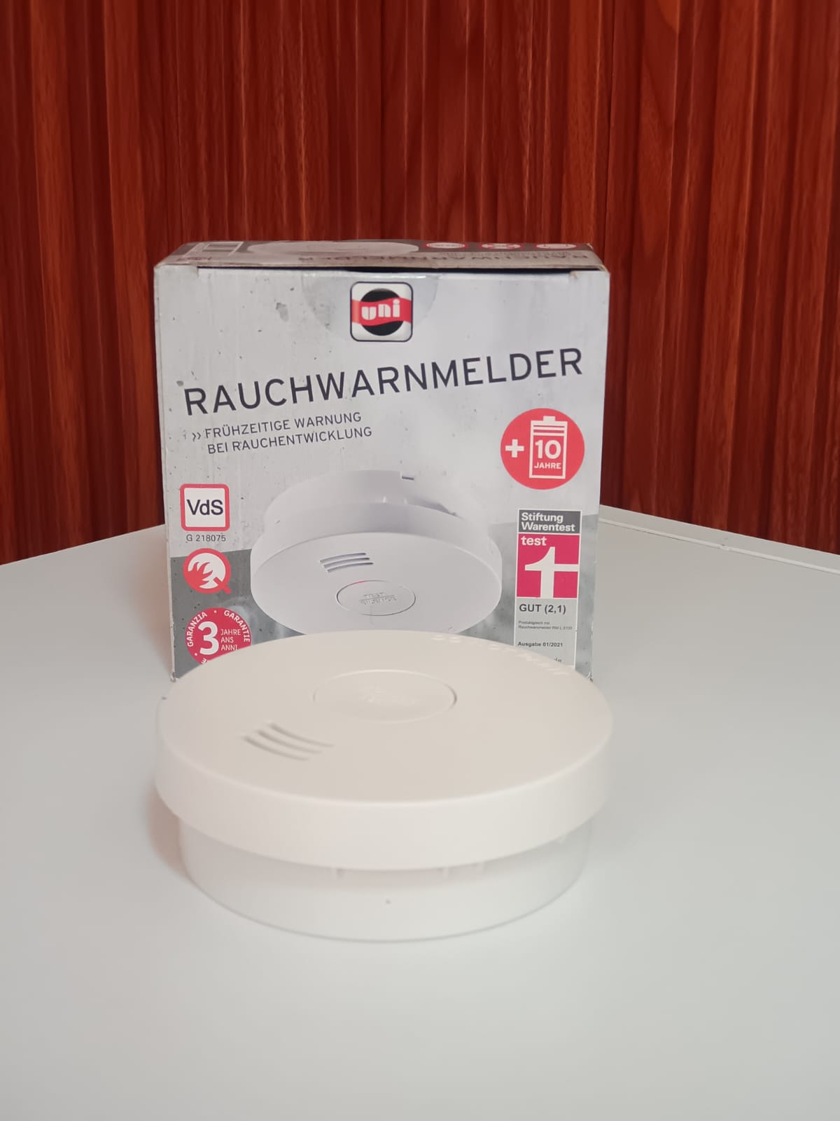 ‎Early warning saves lives. Certified smoke detector with 10-years battery.