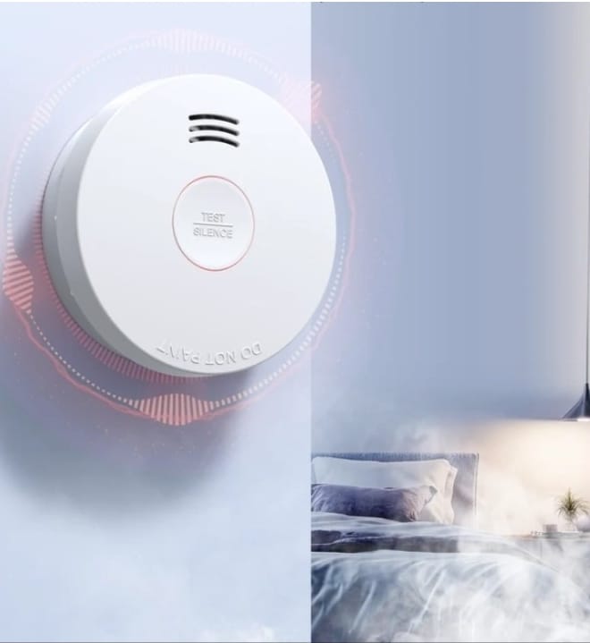 ‎Early warning saves lives. Certified smoke detector with 10-years battery.