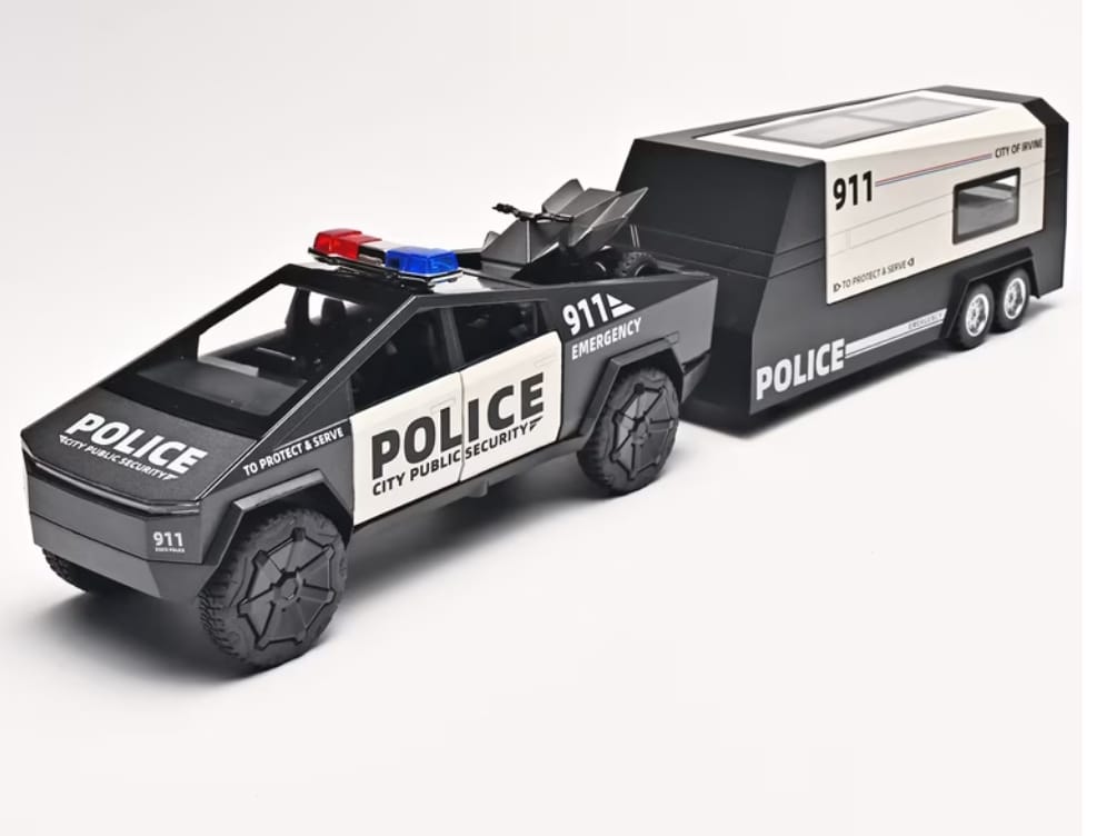 New Energy Off Road Police Car comes with detachable travel trailer.